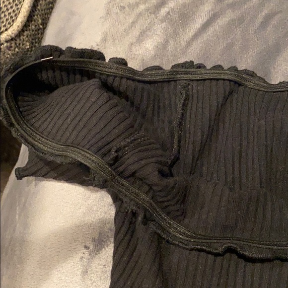 🍒SOLD🍒 Black Off the Shoulder Top!✨ - Picture 5 of 7